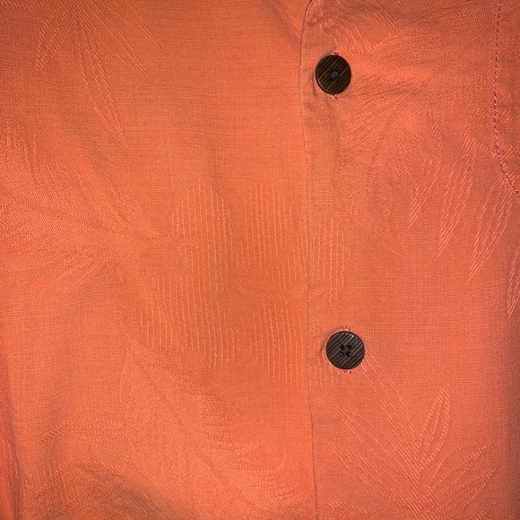 Size M Tommy Bahama Short Sleeve Button Down - Picture 4 of 4